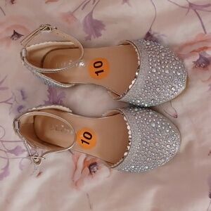 Girls sparkly silver shoes